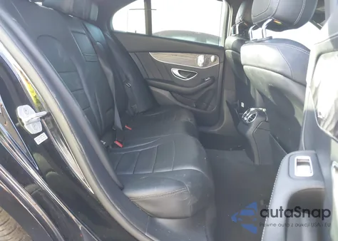 2015 Mercedes-Benz C 300 Sport 4Matic z USA, uszkodzony, nr VIN 55SWF4KB5FU039013